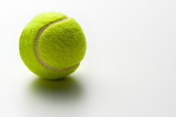 žlutý zelený tenisák - Fotografie, Obrázek