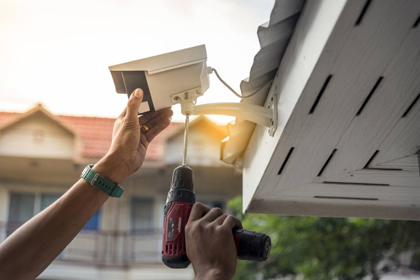 Een CCTV-cameratechnologie voor beveiligingsruimte voor bescherming . - Foto, afbeelding