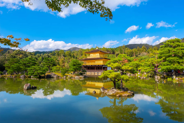  der goldene Pavillon - Kinkaku-ji-Tempel in Kyoto, Japan  - Foto, Bild