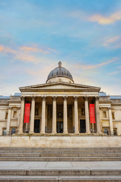 Національна галерея на Трафальгарській площі в Лондоні, Великобританія  - Фото, зображення