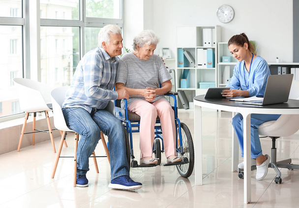 Elderly people with caregiver in nursing home - Photo, Image