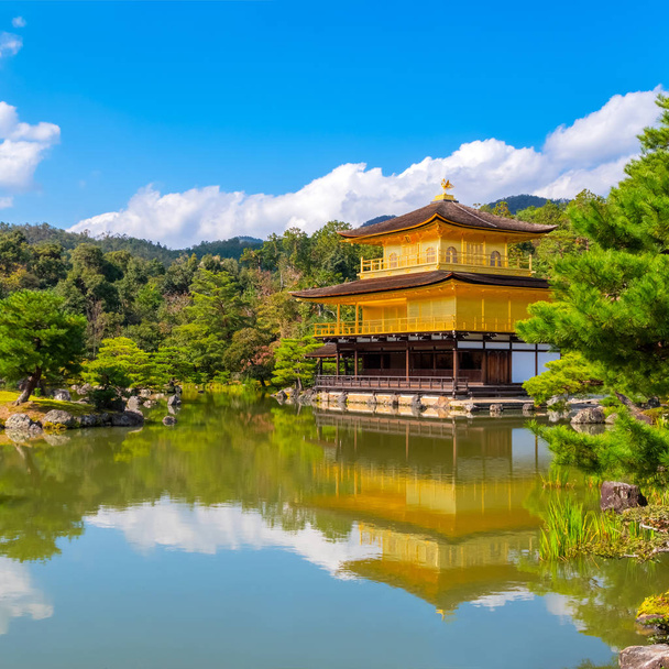 El Pabellón de Oro - Templo Kinkaku-ji en Kyoto, Japón
 - Foto, Imagen