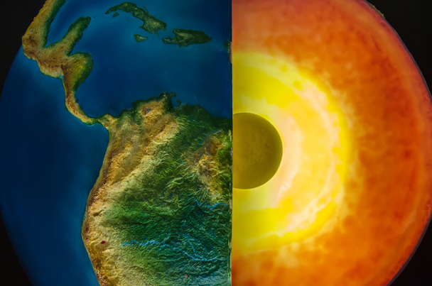 地球 - カット表示鉄心とすべての地質学的に置く - 写真・画像
