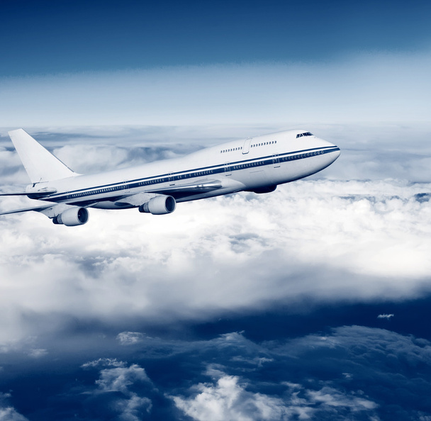 αεροπλάνο επιβατών στα σύννεφα. - Φωτογραφία, εικόνα