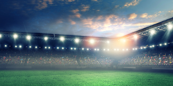 Arena de fútbol de noche completa en luces - Foto, Imagen