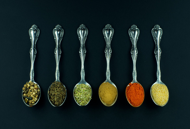 Spices in spoons - Foto, Imagem