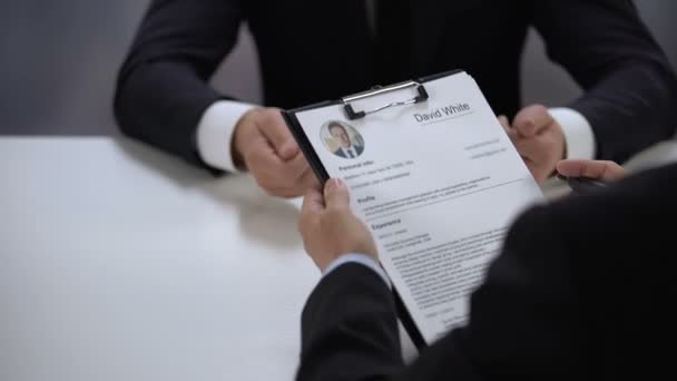 HR manager crossing job applicant name out resume during interview, failure - Footage, Video