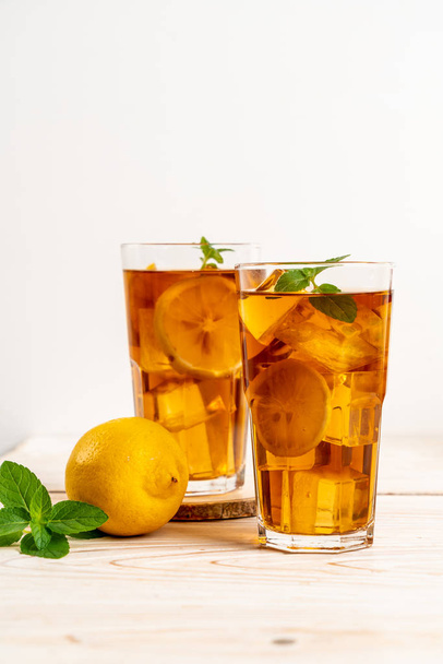 glass of ice lemon tea - Фото, зображення
