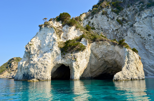 Grotte marine sull'isola di Marathonisi
 - Foto, immagini