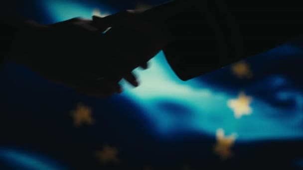 Händedruck. Mehrfachaufnahmen. EU-Flagge auf gelbem Hintergrund. - Filmmaterial, Video