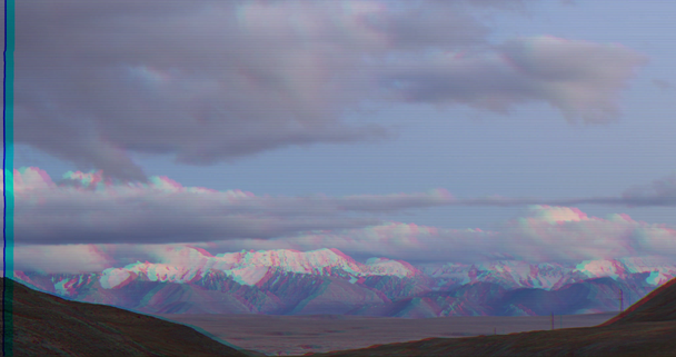 Glitch-effect. Zonsondergang in de bergen. Plateau Kara-say (3,800 m.). Zoom. Kirgizië. Time lapse. Video. UltraHD (4k) - Video