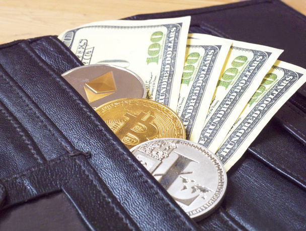 Bitcoin. Bitcoins with dollars in a black purse. Golden bitcoins digital virtual money. Metal gold money by bit Credit coins - bitcoins BTK, lithecoyne LTC, ether ETH digital cryptococcus - Foto, Imagen