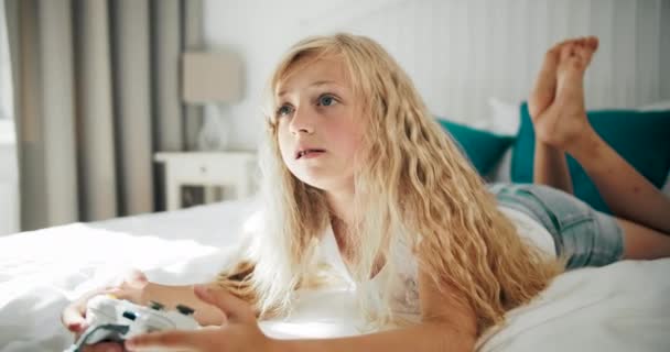 Emotional Girl Winning Video Game - Záběry, video