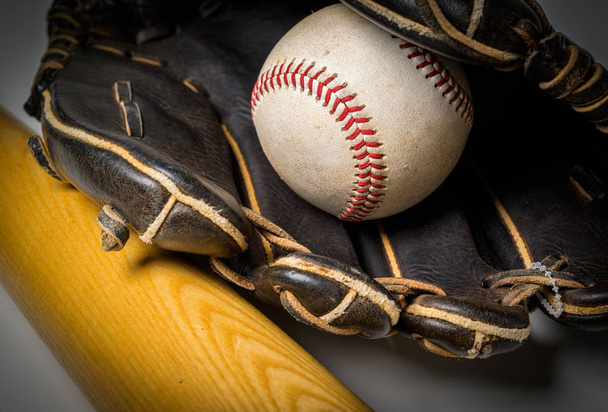 Leather glove with baseball and bat over white background - Zdjęcie, obraz