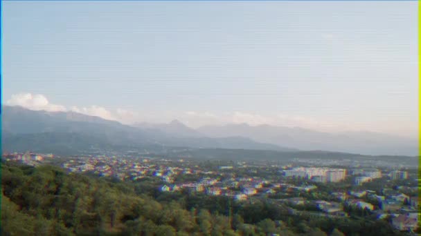 Glitch hatása. Naplemente a város felett. Almaty, Kazahsztán. Videóinak - Felvétel, videó