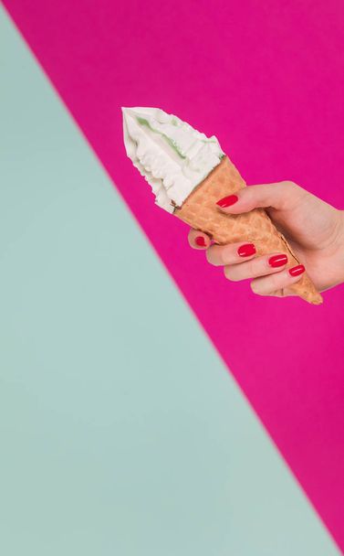 Female hand holding ice cream in waffle cone - Φωτογραφία, εικόνα