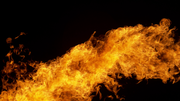 Σούπερ αργή κίνηση της έκρηξης φωτιά απομονώνονται σε μαύρο φόντο. Κινηματογραφήθηκε σε κάμερα κινηματογράφου υψηλής ταχύτητας, 1000 fps - Πλάνα, βίντεο