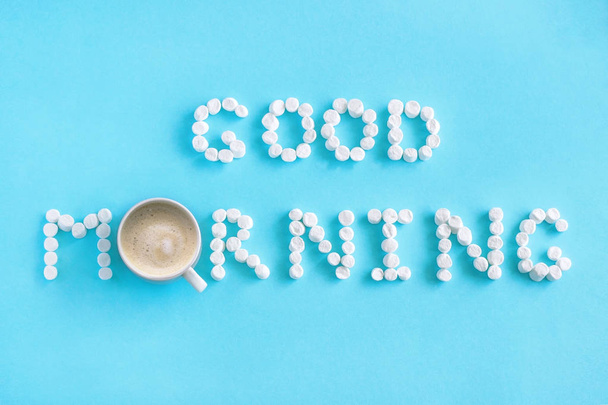 Доброе утро из зефира и чашки кофе. Концепция
 - Фото, изображение