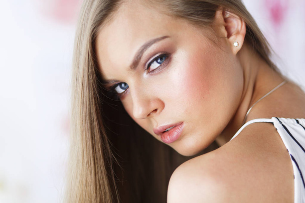 Beautiful woman face close up studio on white - Foto, immagini