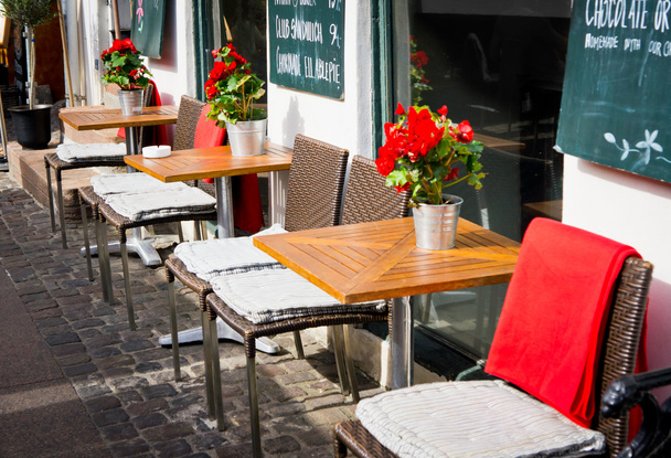 Винтажные старомодные стулья кафе со столом в Копенгагене, Денм
 - Фото, изображение