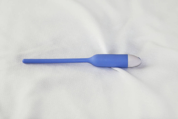 Urethral wibrujący rozszerzacz seks zabawka. Pomoc seksualna specjalna cewka moczowa, wibrator. - Zdjęcie, obraz