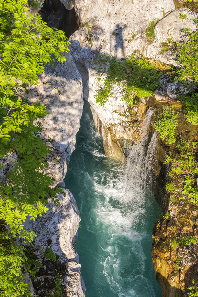 Cascada al río Soca, Velika korita Soce, Triglavski nationa
 - Foto, Imagen