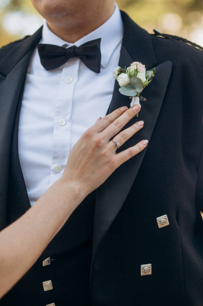 donna correzioni accessori sposo scozzese smoking
 - Foto, immagini