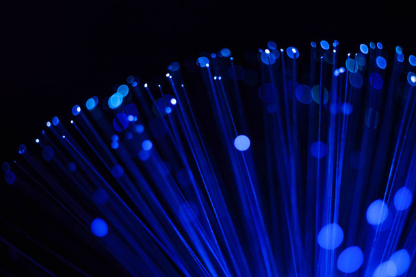 Fond sphérique abstrait, points et lignes lumineux bleu fibre optique
 - Photo, image