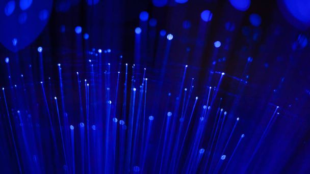 Mavi ışıklı soyut arka plan, dijital fiber optik bağlantı konsepti. - Fotoğraf, Görsel