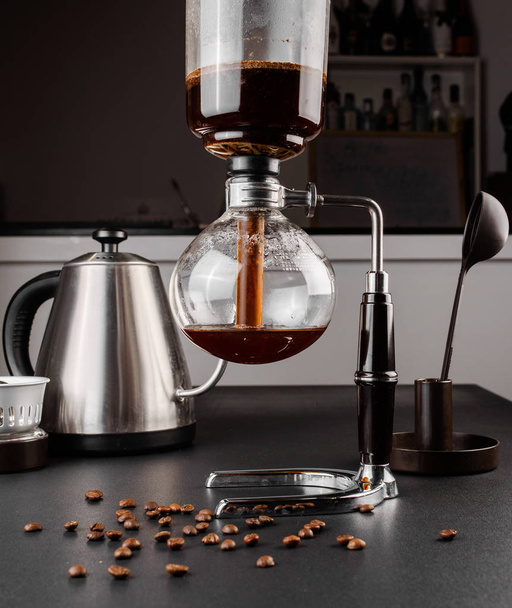 Syphon alternative method of making coffee. coffeemaker is a manual pour-over style glass. Cofee brewing on black background - Foto, immagini