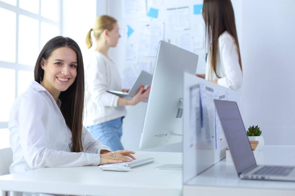 Attractive business woman working on laptop at office. Business people - Foto, Imagen