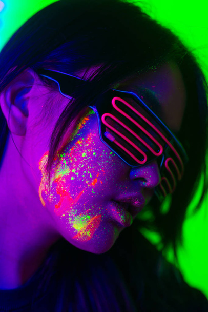Fashion model with fluo painting on the face - Foto, immagini