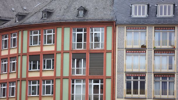 Windows на на історичному європейському стилі будинків - Фото, зображення