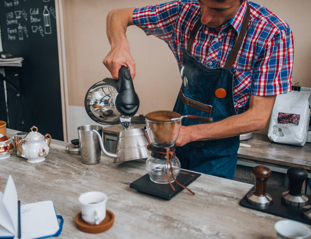 Coffee making in coffee shop - Valokuva, kuva