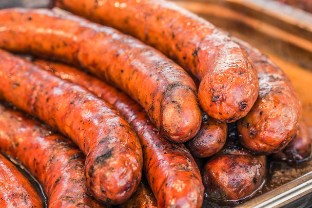 roasted sausages on the grill - Foto, afbeelding