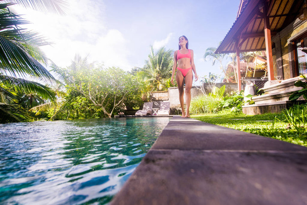 Woman in a swimming pool in Bali - Foto, imagen