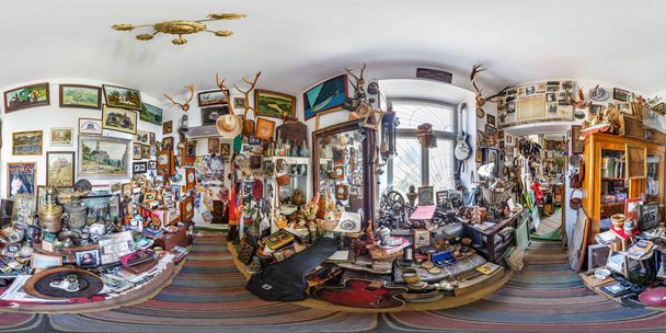 GRODNO, BELARUS - JULY, 2018: Full seamless spherical hdri panorama 360 degrees in the interior of Museum old things in equirectangular projection. ready for VR AR content - Foto, Bild