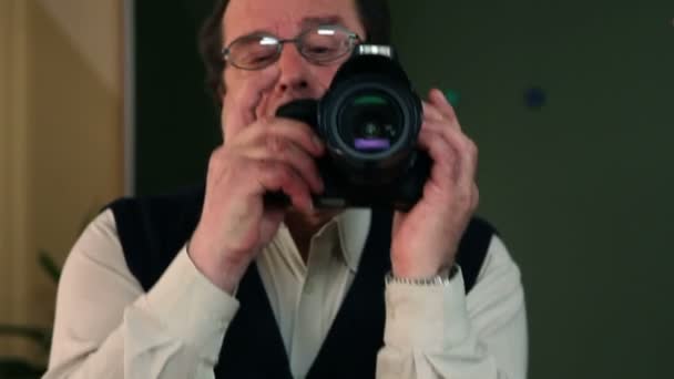 Foto cursist is te leren hoe om foto's met flits - Video