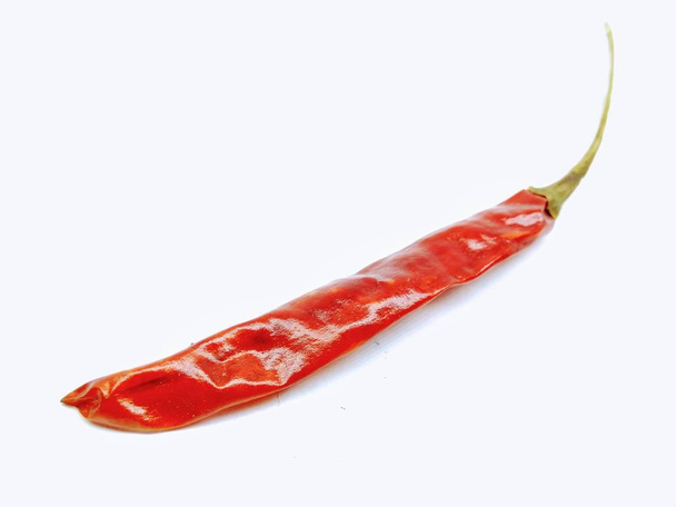 A kép száraz piros chili izolált fehér háttér - Fotó, kép