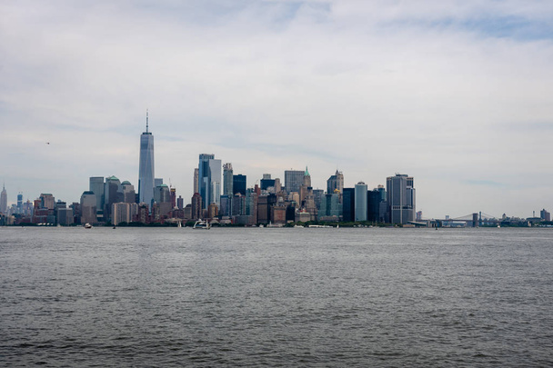 Skyline ja moderni toimistorakennukset Midtown Manhattan näkymä toiselta puolelta Hudson River. - Kuva - Valokuva, kuva