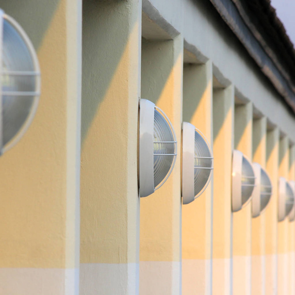 настінна лампа на полюсних будівлях
 - Фото, зображення