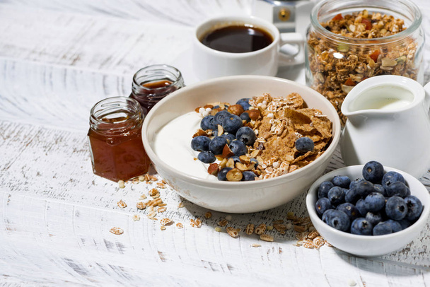 bowl of healthy wholegrain flakes, natural yogurt  - Фото, зображення