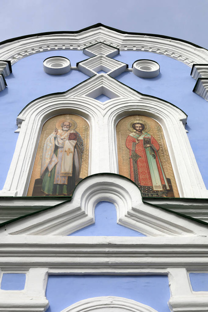 Frescoes of saints on wall - Fotoğraf, Görsel