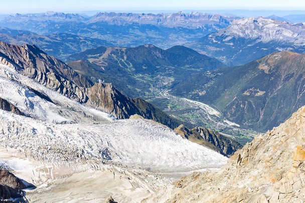 Chamonix valle montagne ghiacciaio bella vista
. - Foto, immagini