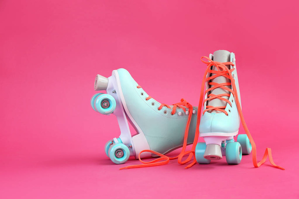 Vintage roller skates on color background - Foto, Imagem