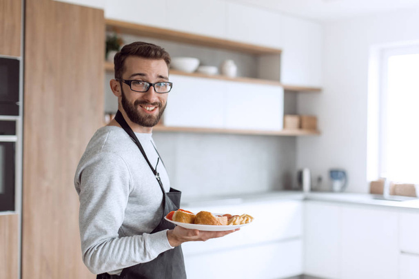 plate of sandwiches in the hands of an attractive man - Foto, Bild