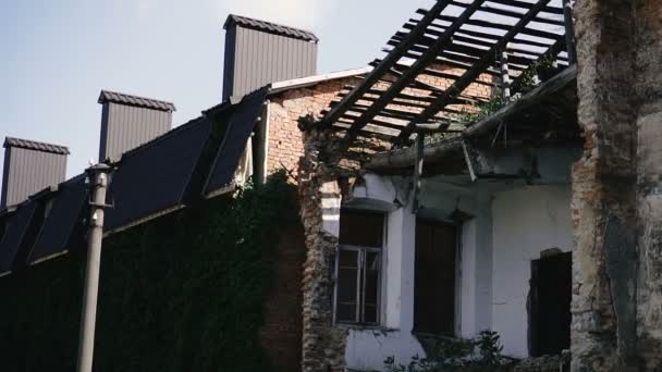 Ruined house. The wall has moved away from the apartment building. - Video