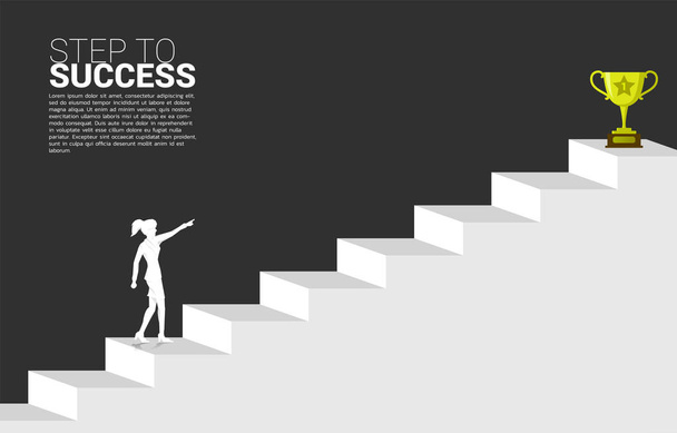 silhouet van zakenvrouw wijst naar trofee bovenaan de trap. Concept van visie missie en doel van het bedrijfsleven - Vector, afbeelding