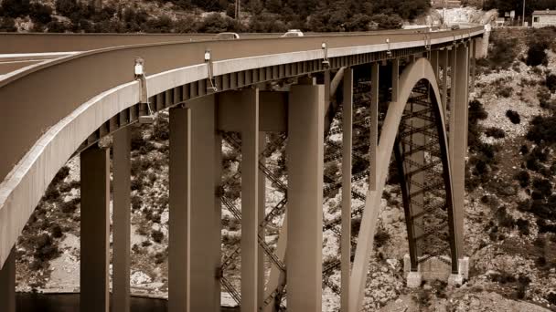 Primer plano de un puente de hierro
 - Metraje, vídeo
