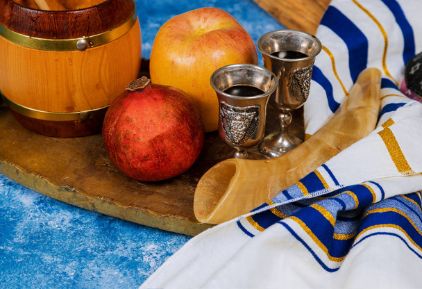 Miele, mele e melograni per il Capodanno ebraico Rosh Hashana
. - Foto, immagini